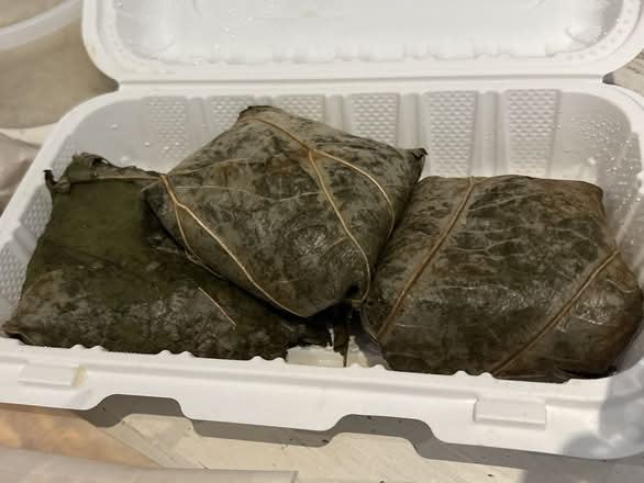 16. Sticky Rice with Meat Wrapped in Lotus Leaf 荷叶糯米配肉